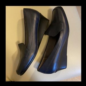 WMNS COMFORT LOAFERS